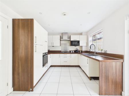 3 bedroom Link detached house for sale in Howes Close, Barrs Court