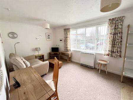2 bedroom Flat for sale in Fairacres Close, Keynsham