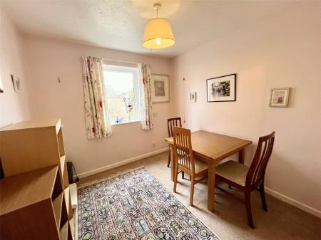 2 bedroom Flat for sale in Fairacres Close, Keynsham