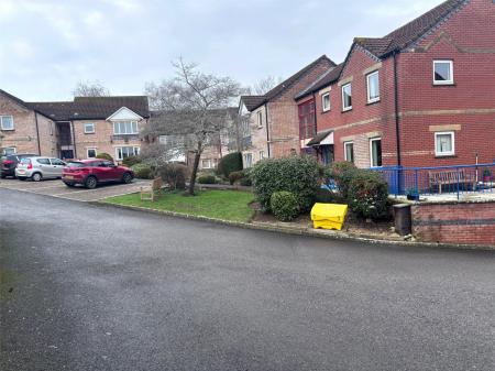 2 bedroom Flat for sale in Fairacres Close, Keynsham