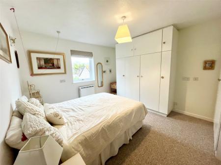 2 bedroom Flat for sale in Fairacres Close, Keynsham
