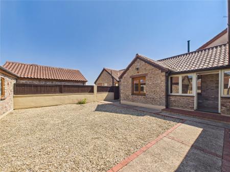 3 bedroom Semi-detached house for sale in Crossleaze Road, Hanham