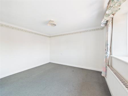 3 bedroom Semi-detached house for sale in Crossleaze Road, Hanham