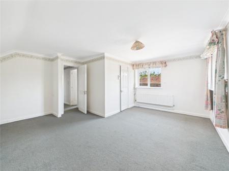3 bedroom Semi-detached house for sale in Crossleaze Road, Hanham