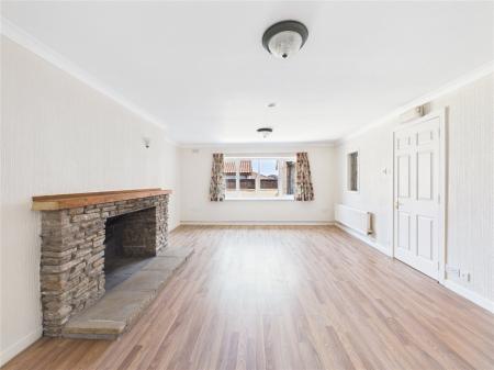 3 bedroom Semi-detached house for sale in Crossleaze Road, Hanham