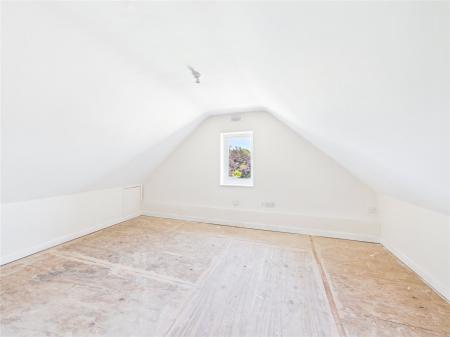 3 bedroom Semi-detached house for sale in Crossleaze Road, Hanham