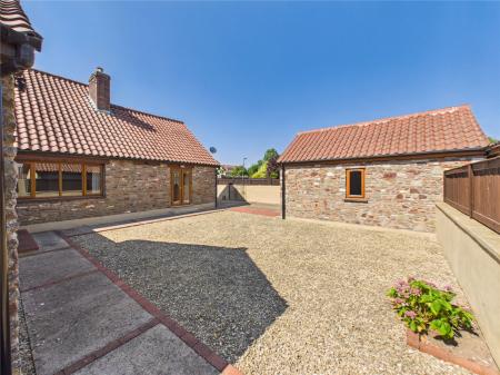 3 bedroom Semi-detached house for sale in Crossleaze Road, Hanham