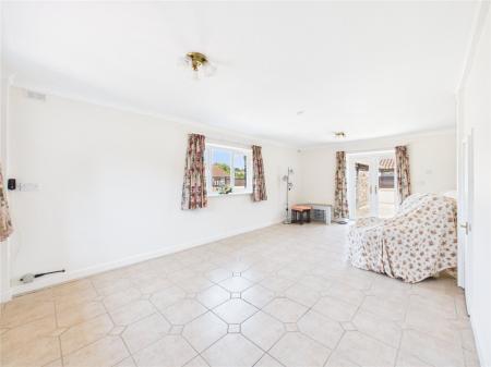 3 bedroom Semi-detached house for sale in Crossleaze Road, Hanham