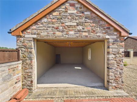 3 bedroom Semi-detached house for sale in Crossleaze Road, Hanham