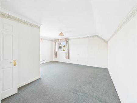 3 bedroom Semi-detached house for sale in Crossleaze Road, Hanham
