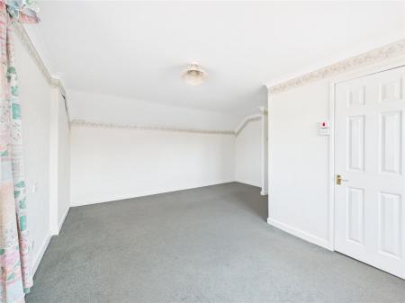 3 bedroom Semi-detached house for sale in Crossleaze Road, Hanham