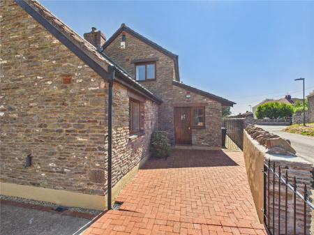 3 bedroom Semi-detached house for sale in Crossleaze Road, Hanham