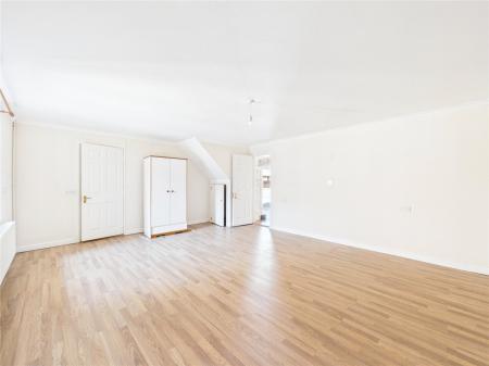 3 bedroom Semi-detached house for sale in Crossleaze Road, Hanham