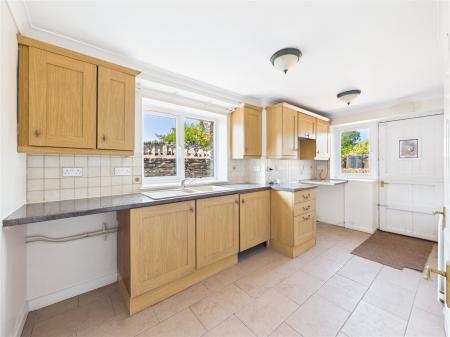 3 bedroom Semi-detached house for sale in Crossleaze Road, Hanham