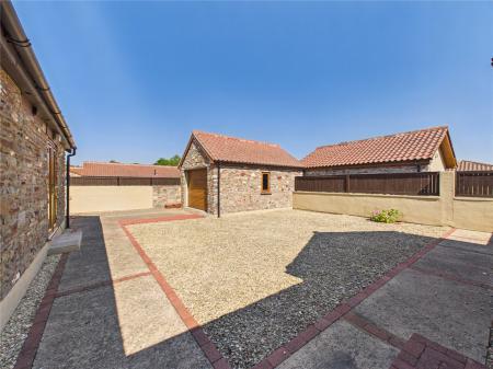 3 bedroom Semi-detached house for sale in Crossleaze Road, Hanham