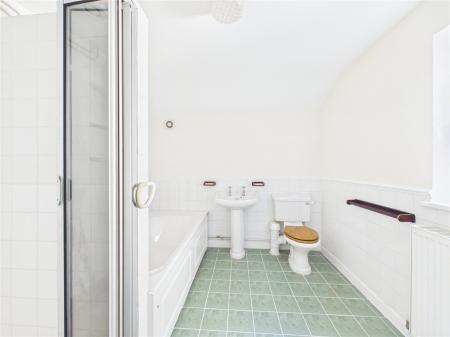 3 bedroom Semi-detached house for sale in Crossleaze Road, Hanham