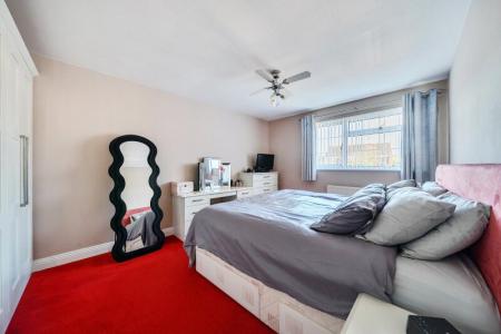 4 bedroom Detached house for sale in Ferndale Avenue, Longwell Green
