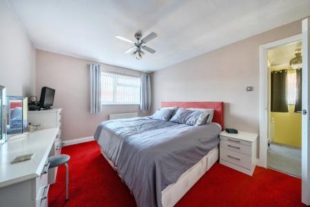 4 bedroom Detached house for sale in Ferndale Avenue, Longwell Green