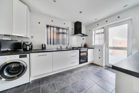 4 bedroom Detached house for sale in Ferndale Avenue, Longwell Green