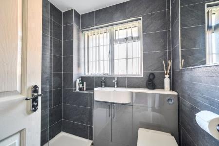 4 bedroom Detached house for sale in Ferndale Avenue, Longwell Green