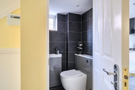 4 bedroom Detached house for sale in Ferndale Avenue, Longwell Green