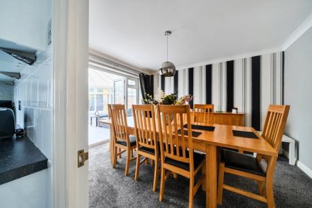 4 bedroom Detached house for sale in Ferndale Avenue, Longwell Green