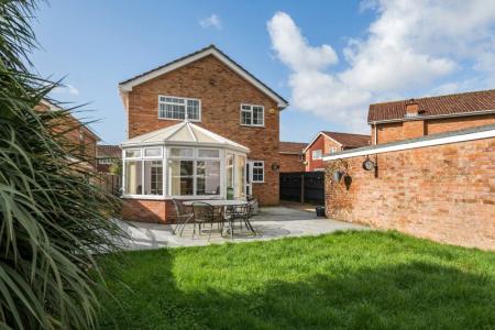 4 bedroom Detached house for sale in Ferndale Avenue, Longwell Green