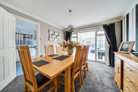 4 bedroom Detached house for sale in Ferndale Avenue, Longwell Green