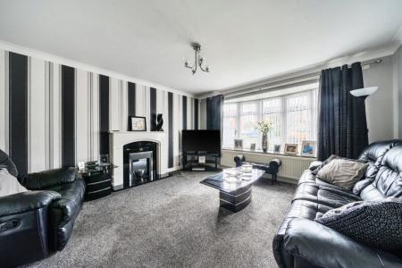 4 bedroom Detached house for sale in Ferndale Avenue, Longwell Green