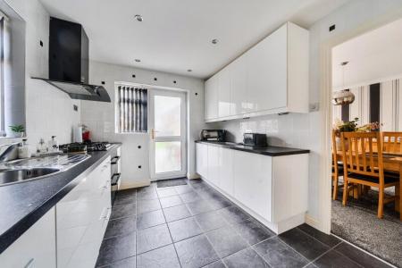 4 bedroom Detached house for sale in Ferndale Avenue, Longwell Green
