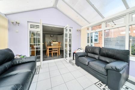 4 bedroom Detached house for sale in Ferndale Avenue, Longwell Green