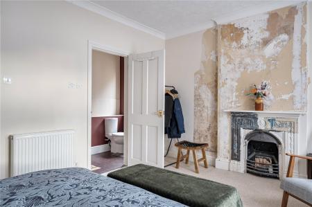 2 bedroom End of terrace house for sale in West Street, Oldland Common