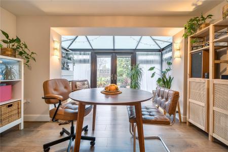 2 bedroom End of terrace house for sale in West Street, Oldland Common