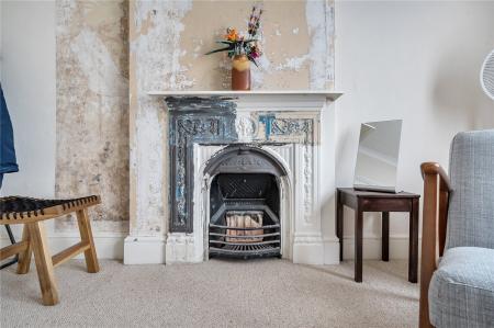2 bedroom End of terrace house for sale in West Street, Oldland Common