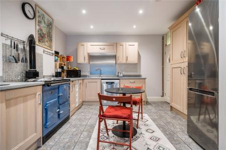 2 bedroom End of terrace house for sale in West Street, Oldland Common