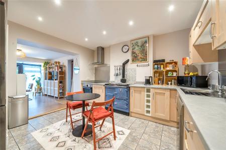 2 bedroom End of terrace house for sale in West Street, Oldland Common