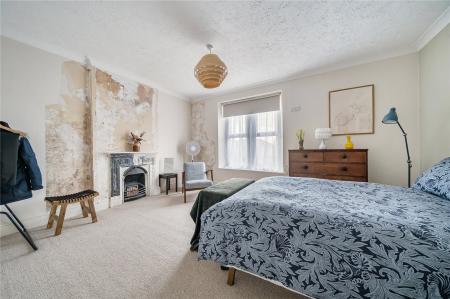 2 bedroom End of terrace house for sale in West Street, Oldland Common