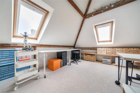 2 bedroom End of terrace house for sale in West Street, Oldland Common