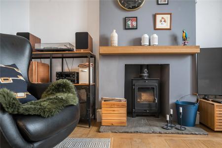 2 bedroom End of terrace house for sale in West Street, Oldland Common