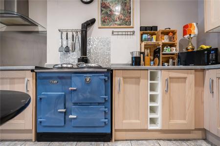 2 bedroom End of terrace house for sale in West Street, Oldland Common