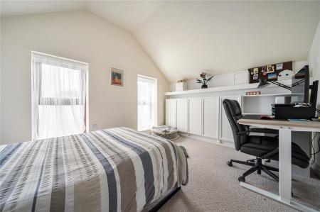 2 bedroom End of terrace house for sale in West Street, Oldland Common
