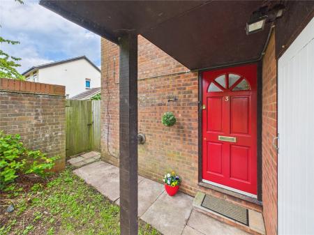 1 bedroom End of terrace house for sale in Lynch Court, Longwell Green