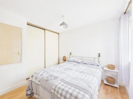 1 bedroom End of terrace house for sale in Lynch Court, Longwell Green