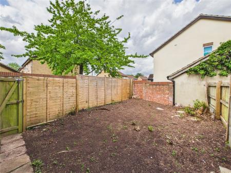 1 bedroom End of terrace house for sale in Lynch Court, Longwell Green