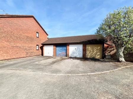 1 bedroom End of terrace house for sale in Lynch Court, Longwell Green