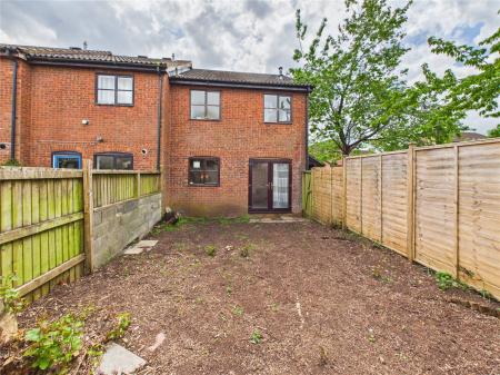 1 bedroom End of terrace house for sale in Lynch Court, Longwell Green
