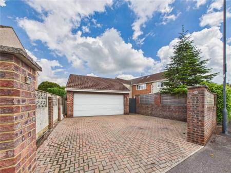 4 bedroom Semi-detached house for sale in Westcourt Drive, Oldland Common