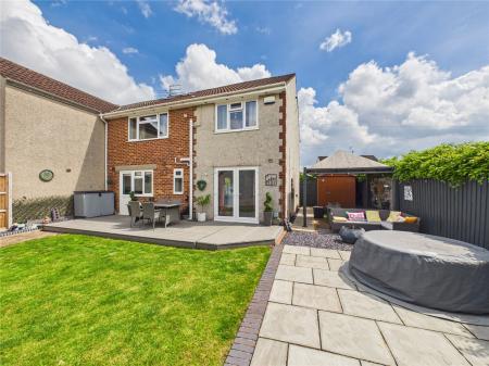 4 bedroom Semi-detached house for sale in Westcourt Drive, Oldland Common