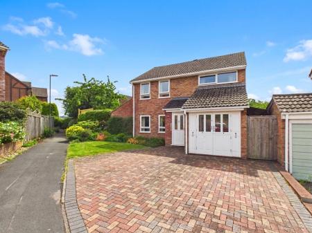 4 bedroom Detached house for sale in Harlech Way, Willsbridge