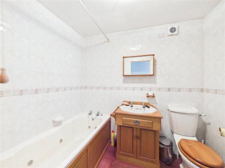 4 bedroom Semi-detached house for sale in Barrs Court Road, Barrs Court